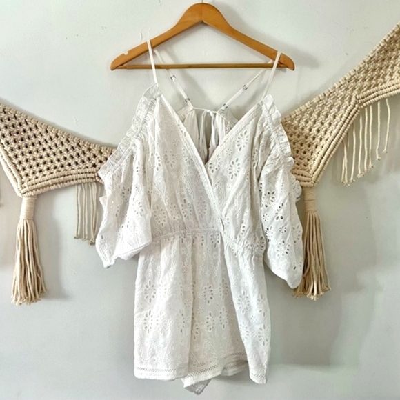 Lovers + Friends Malia White Eyelet Lace Ruffle Cold Shoulder Playsuit Romper - Picture 7 of 8